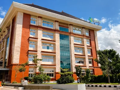 Rumah Sakit Umum Pusat Ngoerah Bali menggunakan mesin antrian dari alatantrian.com